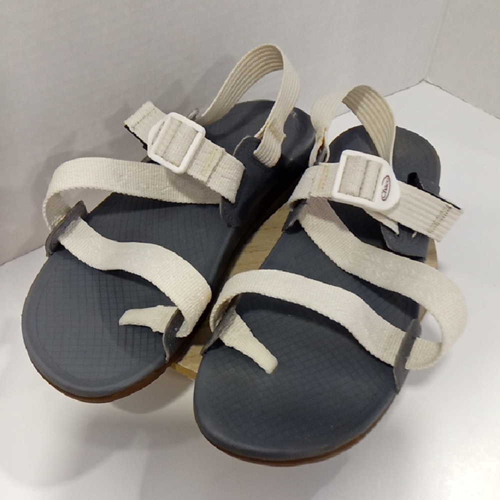 Chaco Gray and White Adjustable Sandals Women's Size 7 Style# JCH108810